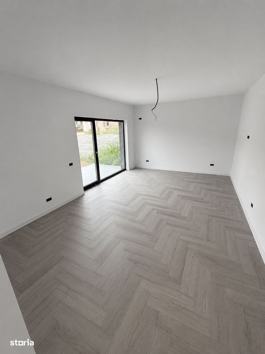 Casa cu 4 camere, curte de 400 mp, nouă în Clinceni
