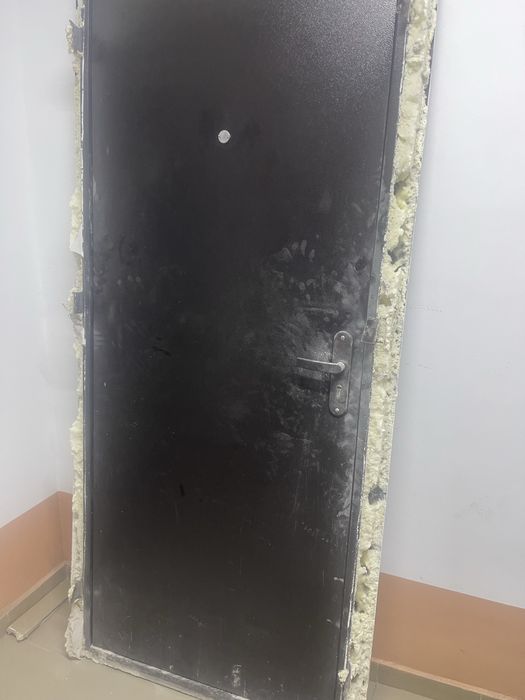 Продам железную дверь!