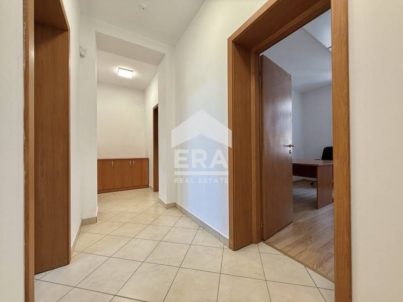 Дава се под наем Офис в София, Център - 92 кв.м за 1656 € - Снимка #2