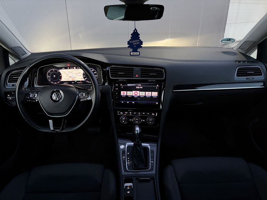 VW Golf 7.5 2018 2.0 tdi/DSG/virtual/ACC/Dynaudio/Pano/full Led