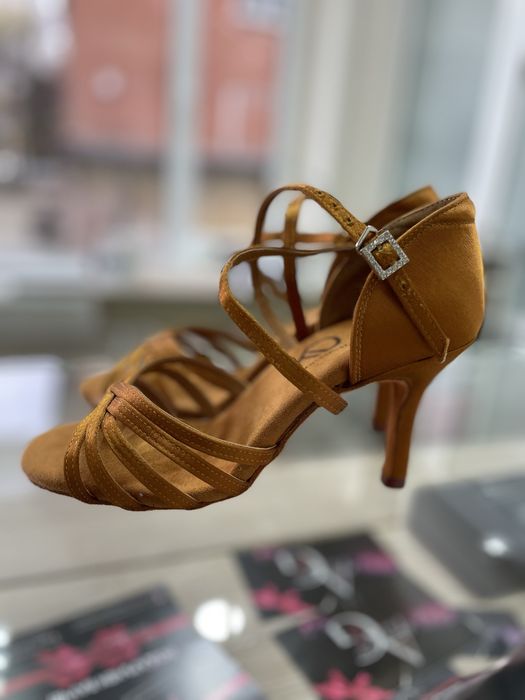 Обувки за танци