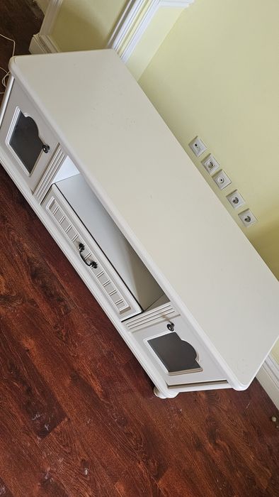 Продам тумбочку под телевизор