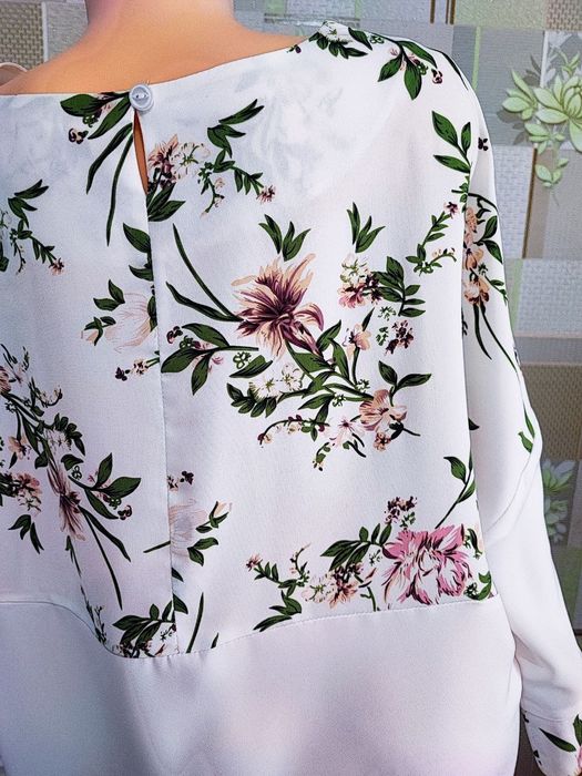 Красивая блуза большемер ,56 размер.