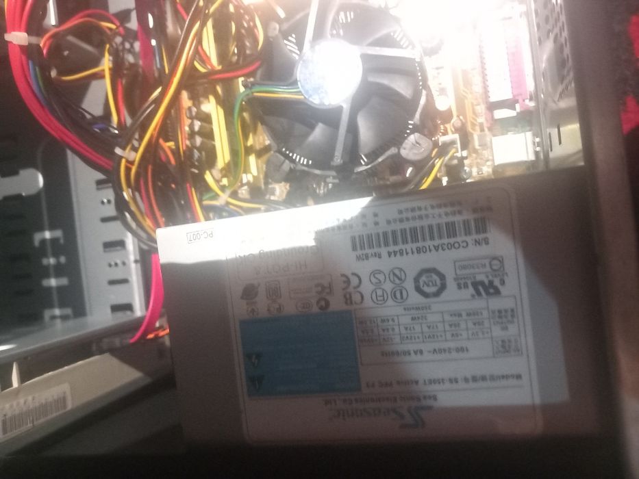Pc Asus și HP  sunt funcționale la schimb pe un laptop funcțional