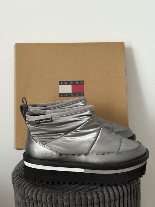 Ghete iarna Tommy Hilfiger noi marimea 39 Dama argintii gri