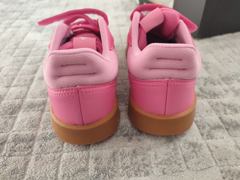 Маратонки Adidas за момиче 35 н