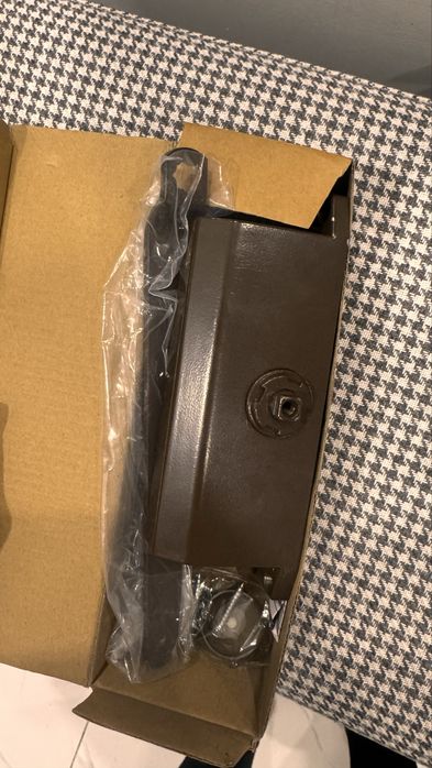 Доводчик продам новое