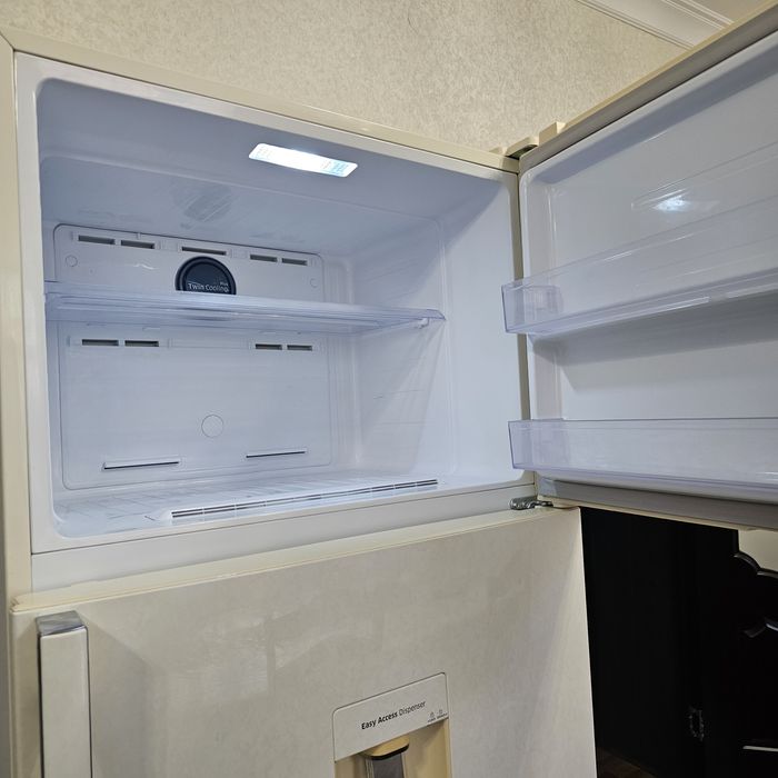 Холодильник Samsung