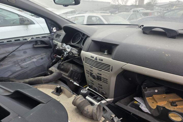 Hayon / Haion cu luneta Opel Astra 2008 1.7 CDTI MT (110 hp)