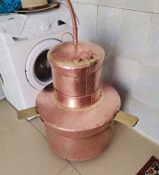 Vand cazan de tuica din cupru alimentar are 80l cu fundu de 3mm pereți de 2mm capacul de 1,5mm mai multe detali la tel