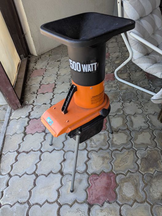 Tocator de mere , crengi , resturi , vegetale