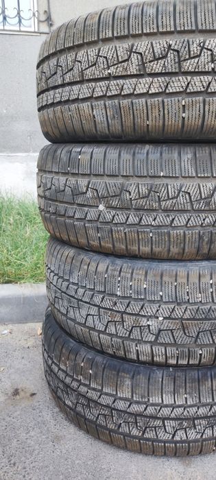 255/50 R20 109V Royal Black