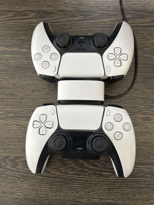 Playstation 5+2 contolere+statie de incarcare+cont de playstation cu fc 26.