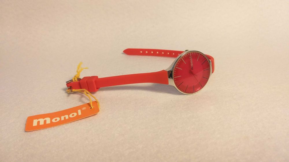 Ceas culoare rosie, bratara din silicon, firma Monol, nou.