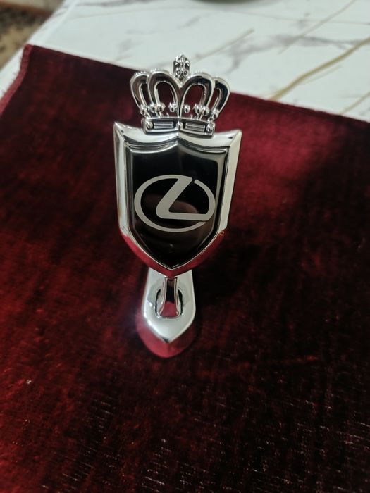 Значок Lexus новый