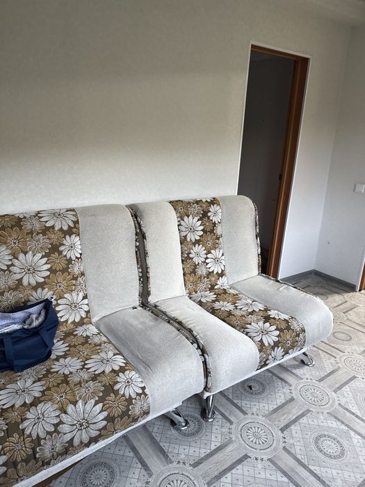 Продам диван с 2 мя креслами