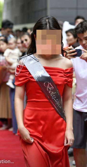 Вечернее атласное платье