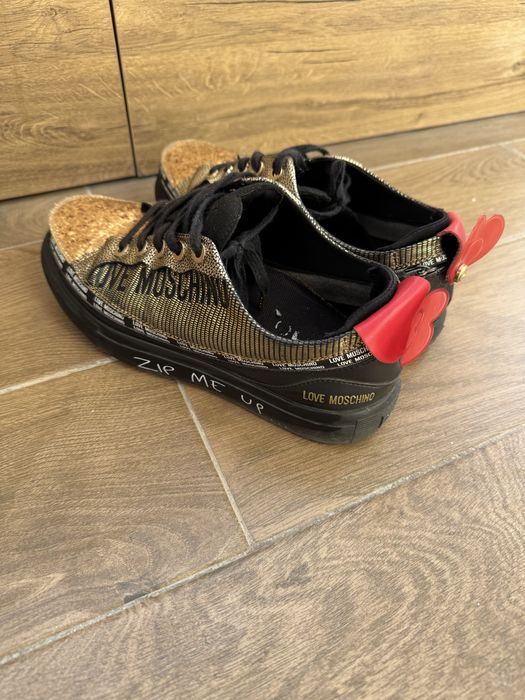 Love moschino обувки