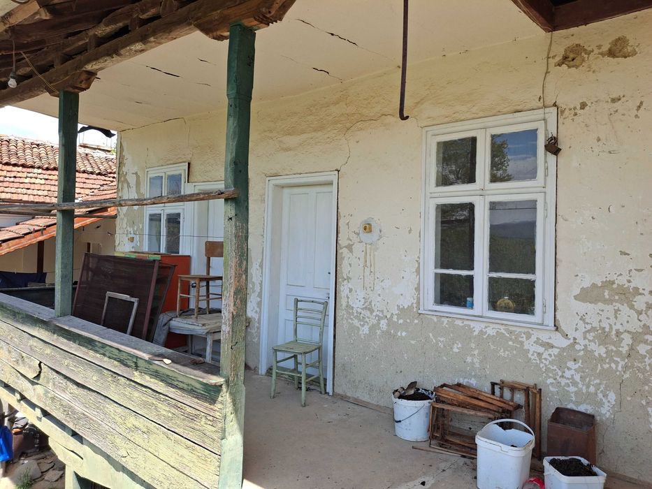 Два парцела с една къща