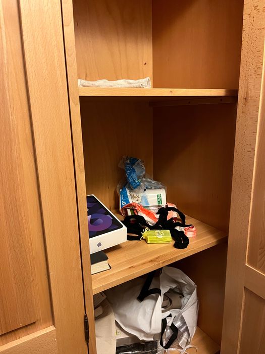 Vand dulap fag cu 3 usi, vechime 3 ani, pret 2900 Ron.demontabil.