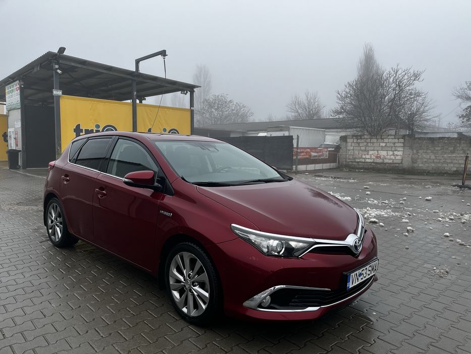 Toyota Auris hybrid - URGENT