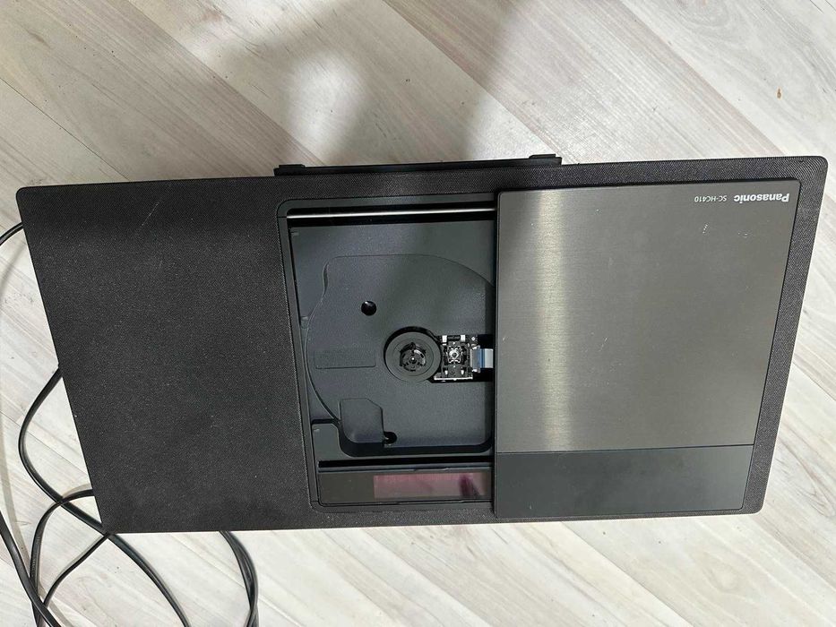 Продавам компактна стерео система Panasonic HC-410