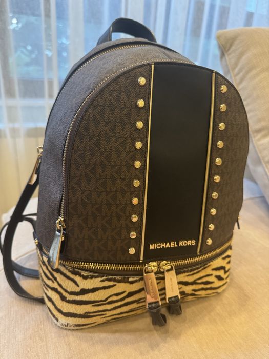 Michael Kors раница Rhea Studded Logo and Tiger with Calf Hair