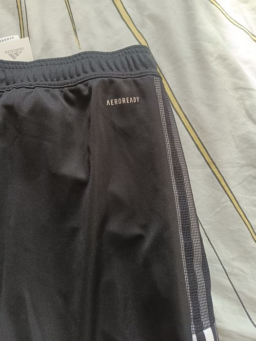 Чисто ново оригинално долнище адидас