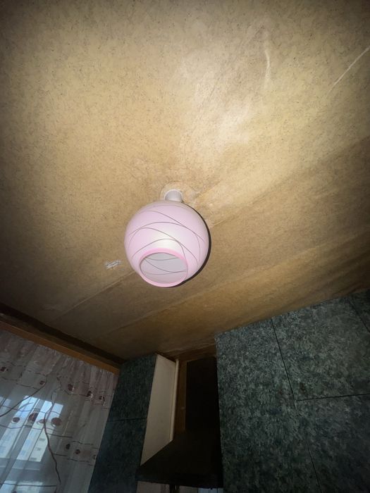 Продам люстры разные