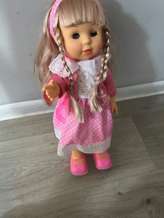 Кукла ходеща и пееща