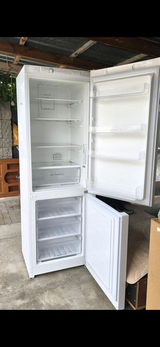 Холодильник  Indesit No Frost