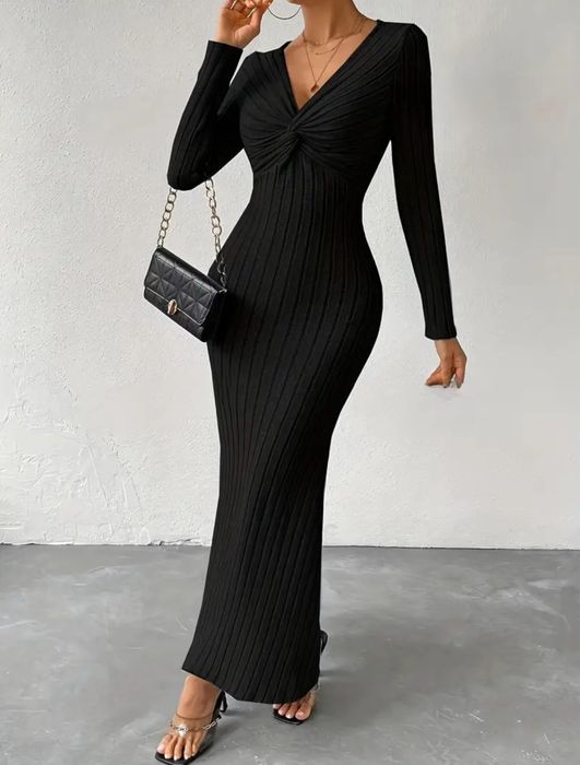 Дълга плетена дамска рокля в черно