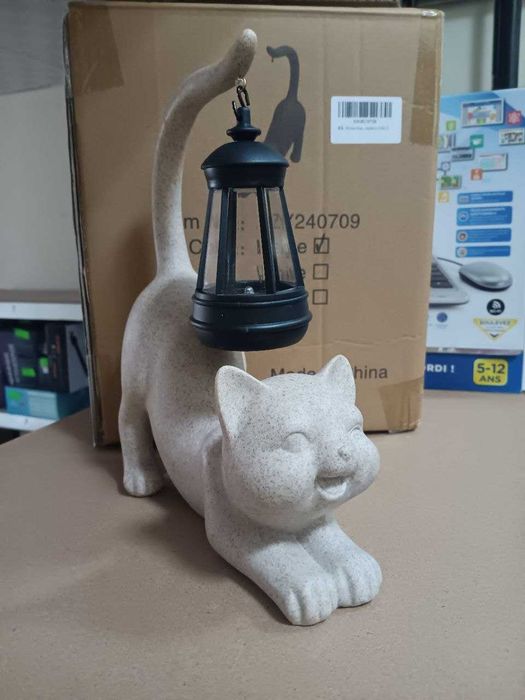 Декоративна статуя Котка със соларно фенерче, градинска фигурка
