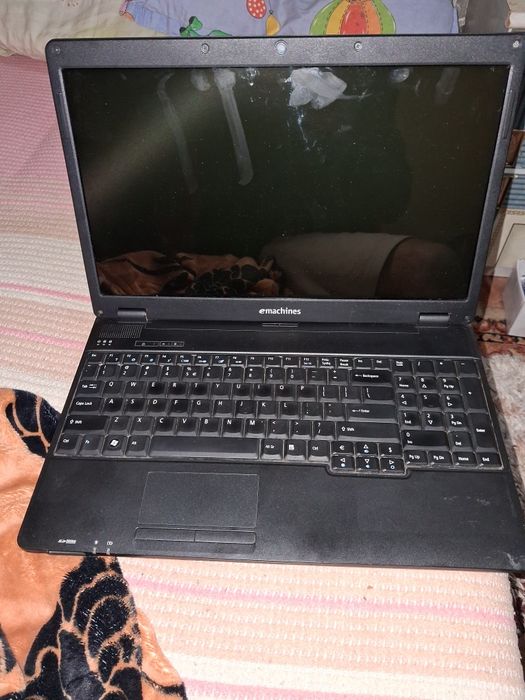 Laptop eMachines E728 – pentru piese