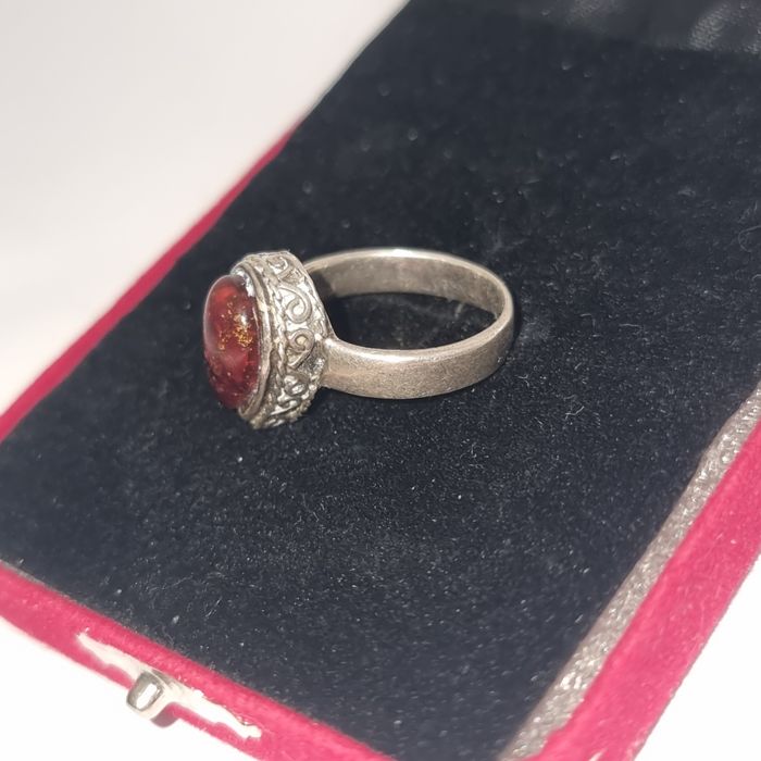 Inel argint 925 cu chihlimbar natural inima