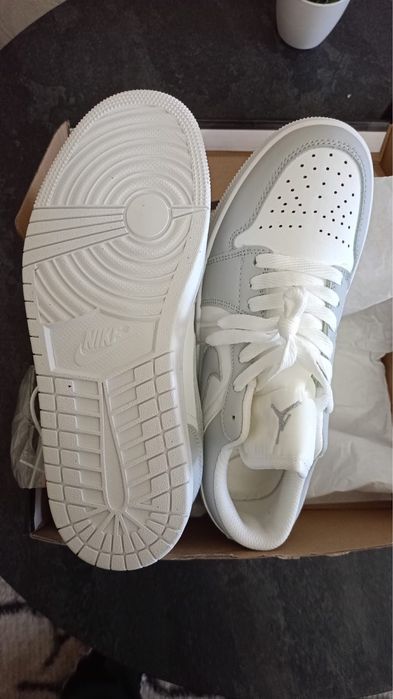 Продам новые кроссовки Nike