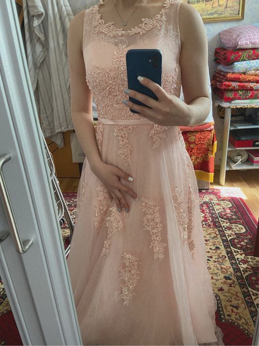 Вечернее платье продается