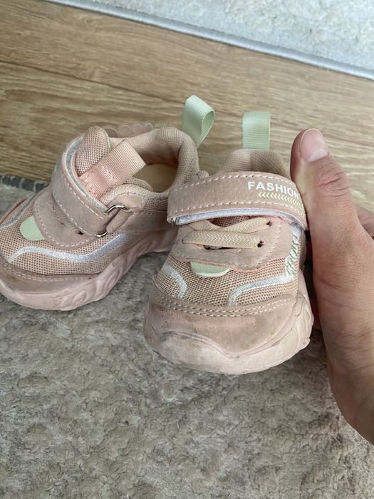 Детские кроссовки