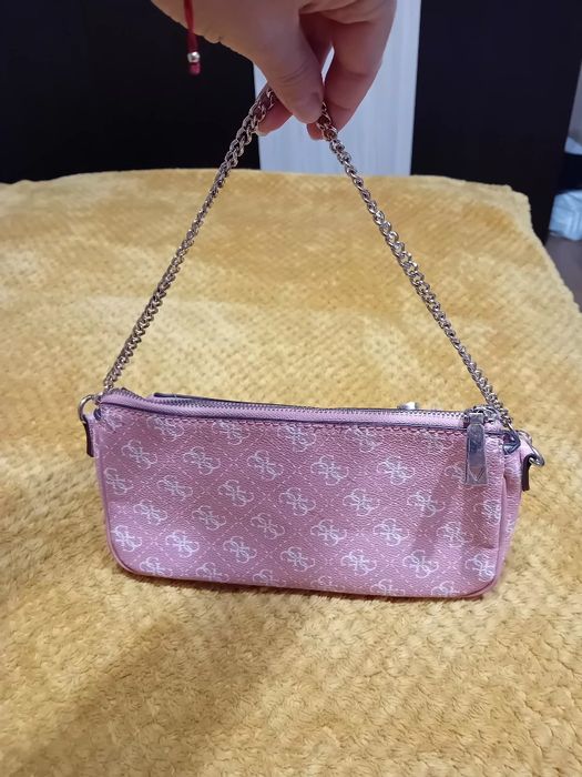 Чанта  на  Guess