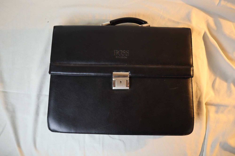 Продаю винтажный портфель Hugoboss