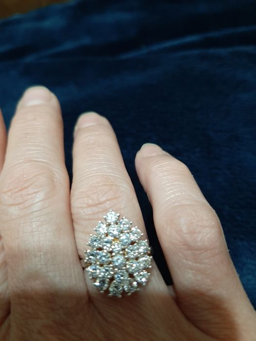 Продам кольцо серебро.