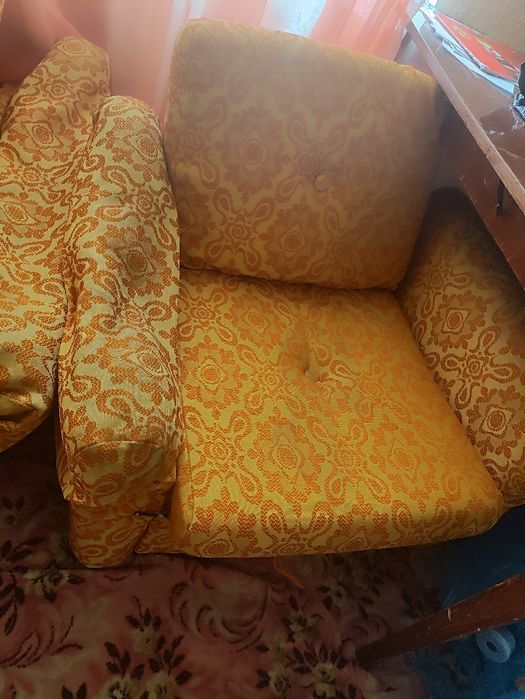 Продается мебель старые надо реставрировать  ,Если мебел сотилади