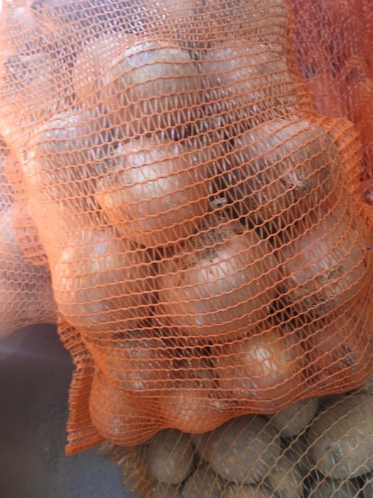 Vand cartofi de consum.