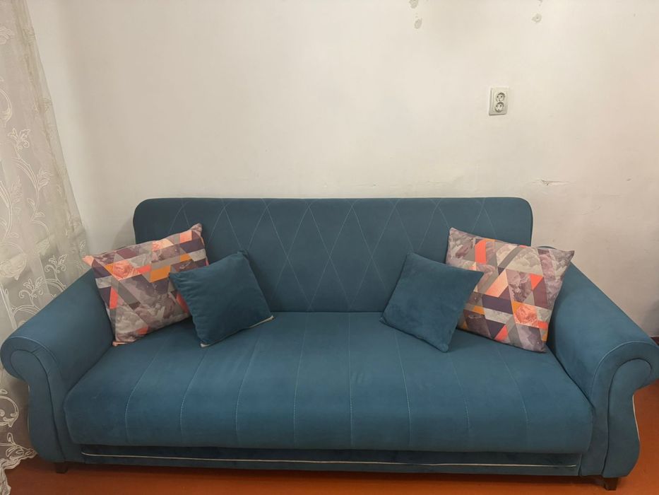 Диван в хорошем состояние