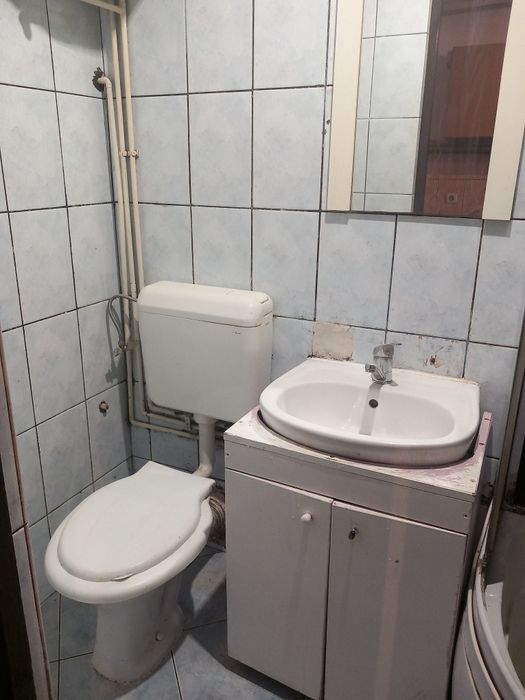 Închiriez garsoniera mobilata utilata in zona tractorul