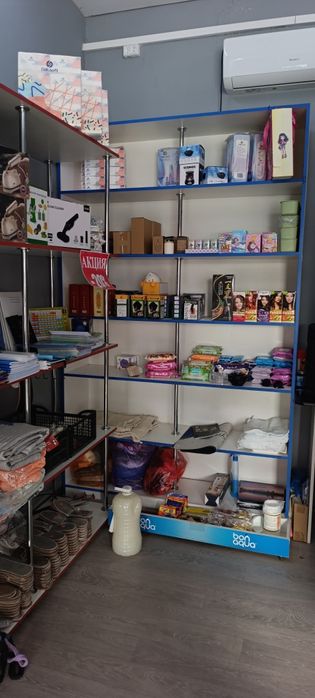 Магазинге арналған мебельдер сатылады.