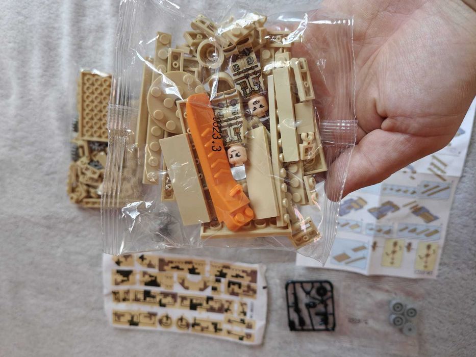 Joc constructii 224 pcs tip Lego Battle Tank VT-4 cu 2 figurine