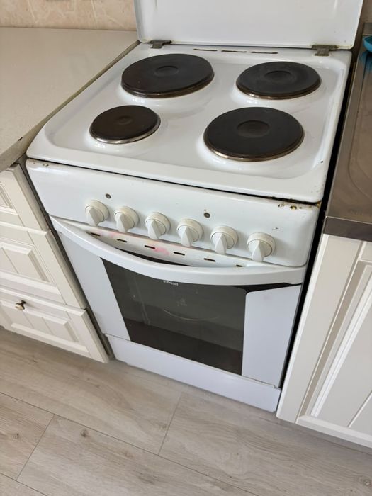 Продам плиту indesit