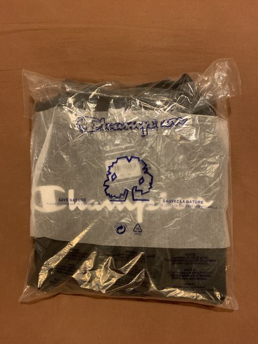 Чисто нова 100% оригинална мъжка блуза Champion. Размер М.