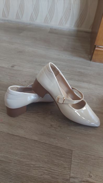 Продам туфли женские